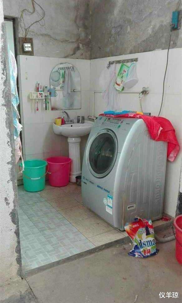 婆家自建四层别墅，开始村里人人羡慕，可现在成了全村的笑话！