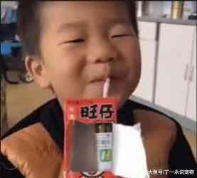 喂孩子喝药有套路？网友：这些都是“鬼才”爸妈，防不胜防啊！