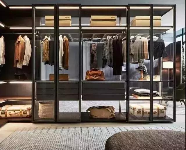 你家卧室衣柜还在安装移门？那真是OUT了，现在都流行这样装