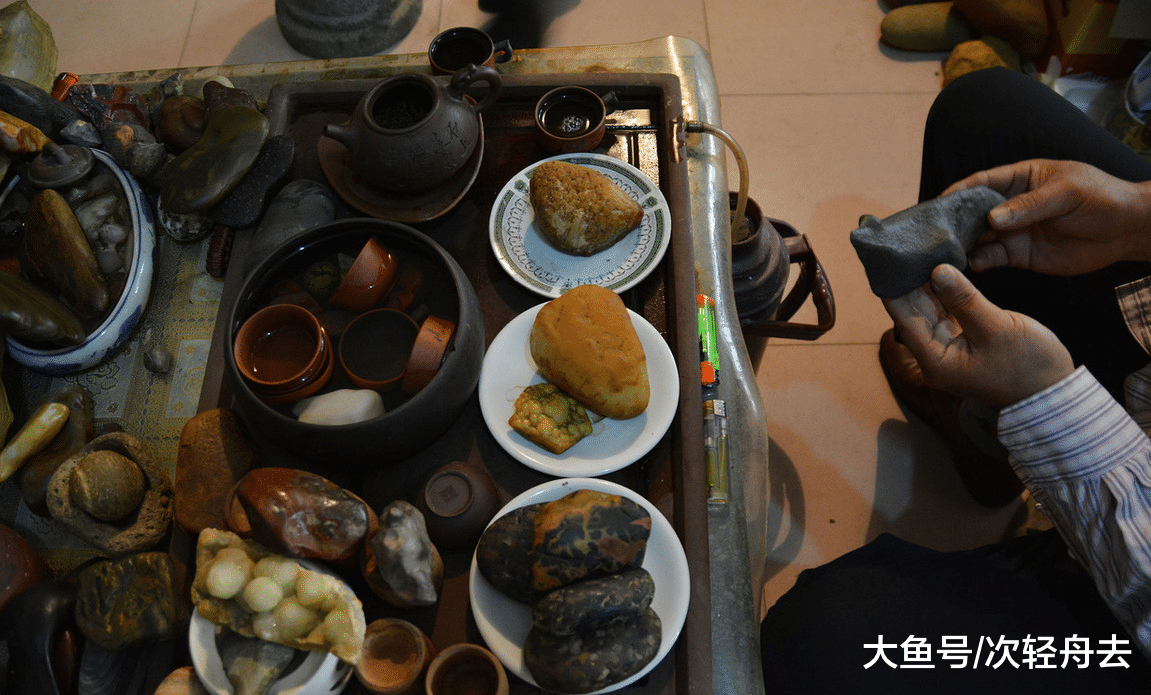 男子爱石如命，投资百万“倾家荡产”收藏石头，欲办奇石博物馆