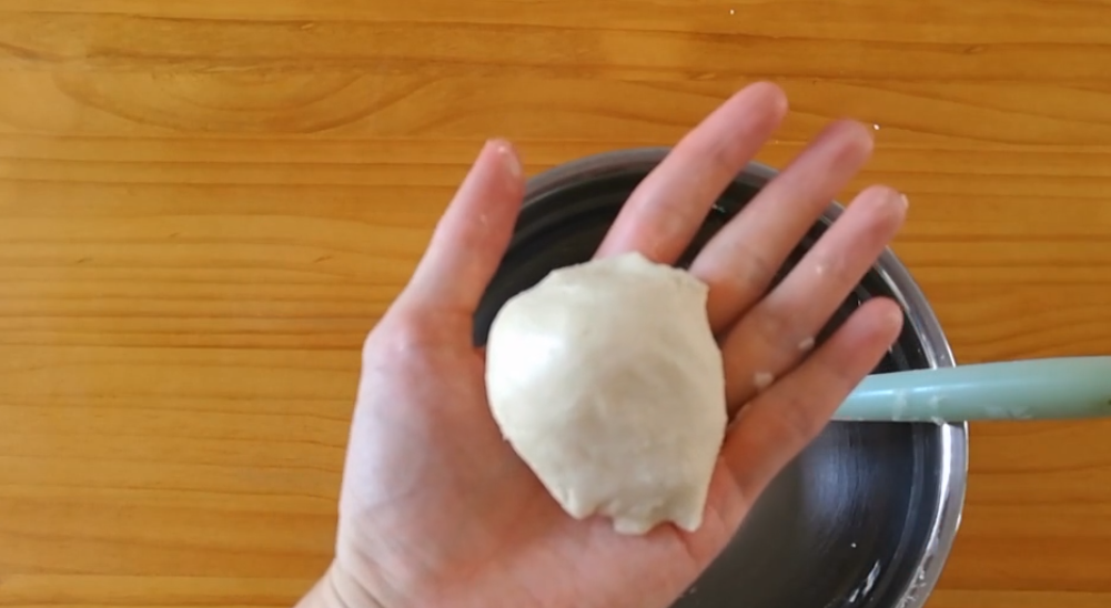 想要做出层次分明的蛋黄酥，不止需要过程，还需要注意细节！