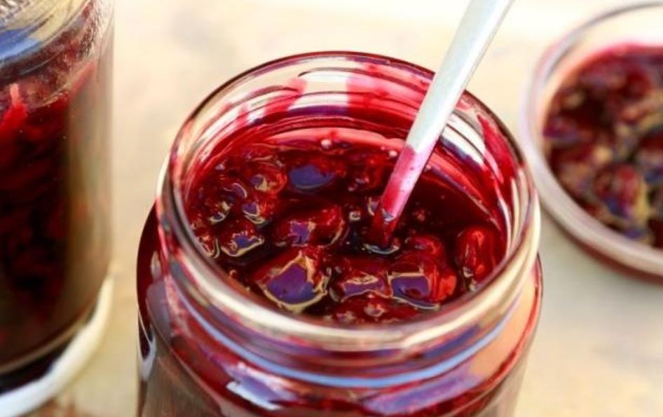 夏季，这水果真便宜，10块钱一斤，多吃点可以补血，还能做酱吃