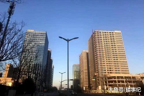 “好戏”落幕了？房价再添3大利空消息，下半年楼市或迎打折促销潮？