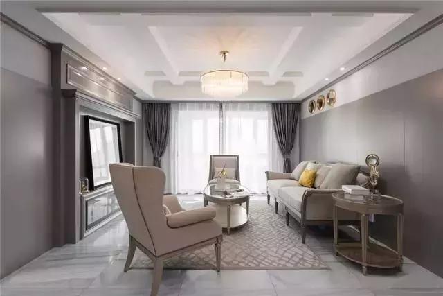 晒晒160平美式四居，灰色墙面搭配金属质感的软装，轻奢有质感的家