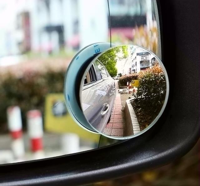 国产MPV要喷字，合资车却不需要！都是MPV待遇为什么不同？