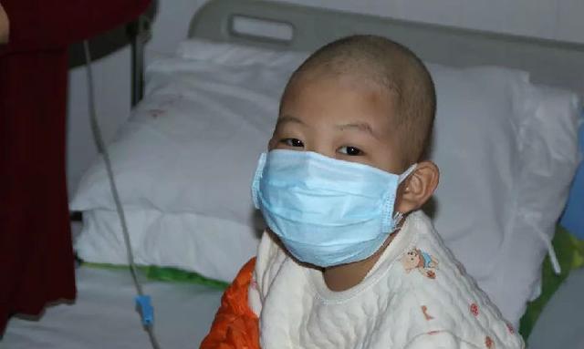 普通感冒会诱发白血病？因家长无知耽误病情，5岁男孩被确诊为血癌