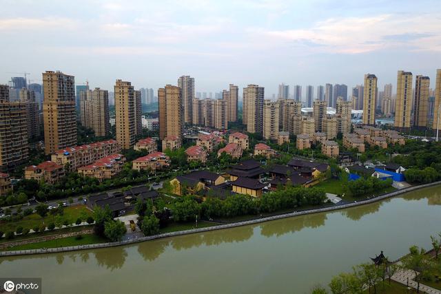 今年买房是“捡便宜”还是“栽跟头”？这些建议很现实...