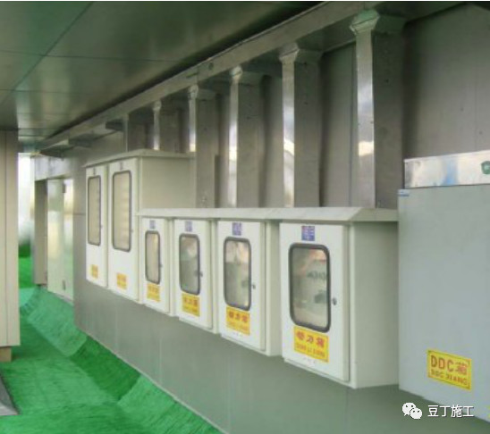 电箱、管道、管内穿线这样施工，甲方、监理都为这个工程项目喝彩