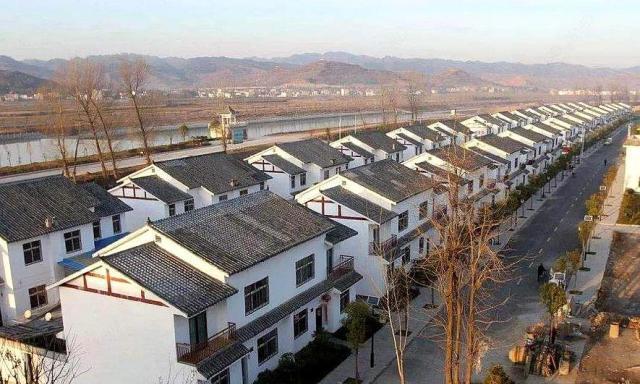 农村宅基地值钱了！农民拆旧建新需要注意4点，因关系到是否合法