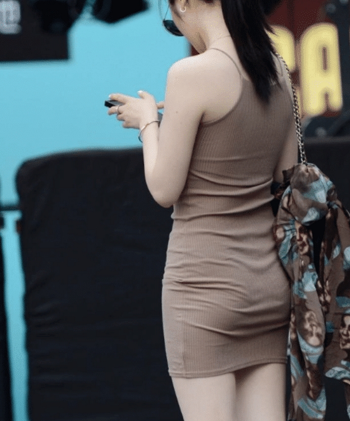 摄影：人又白身材又好，这样穿真不怕别人嫉妒吗？