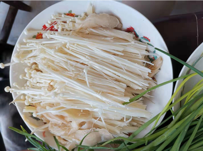 农村巧妇自制火锅，成本80元，全家吃得饱饱的：农村生活成本真低