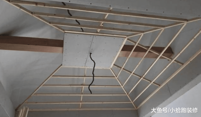 師傅說房屋高，吊頂不好施工，業主直問：你還是報價格吧