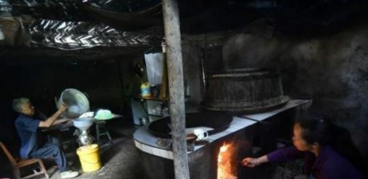 一家五代人隐居山洞百年不肯搬：城里人没这个福气