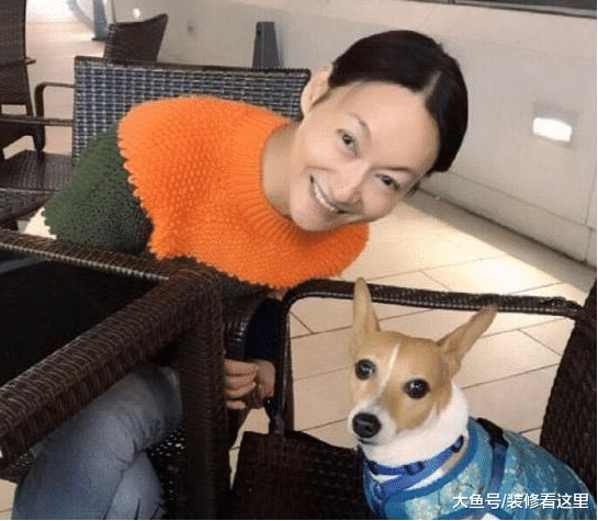 看看这位老戏骨现实的家，平时生活很朴素，连房子都是普通房子