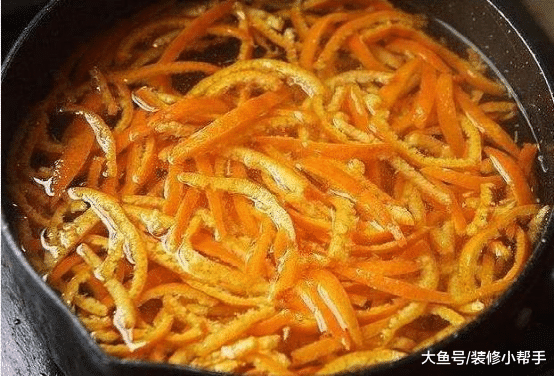 夏天一到花草总是能招来“蚊虫”，花盆里放这个东西，虫子掉头走