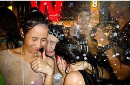 各个国家的泼水节, 泰国的危险, 乌克兰的太直接, 印度是重口味