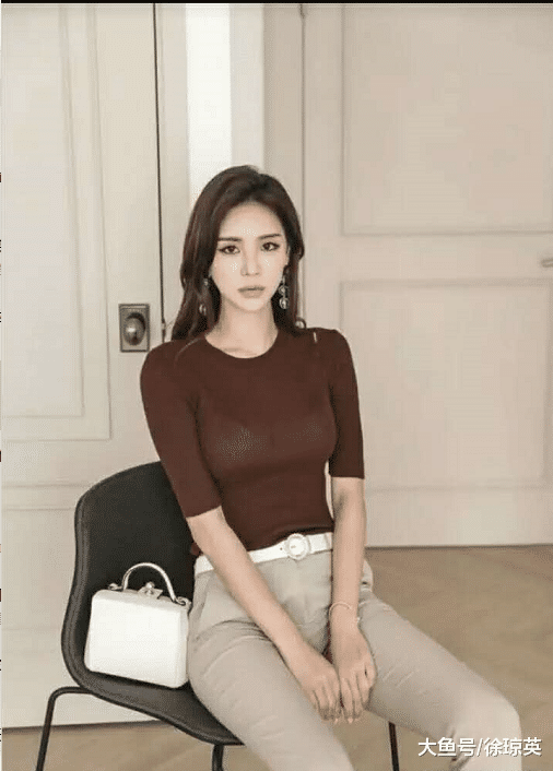 摄影：小姐姐们无时无刻不在展现自己的小腰！