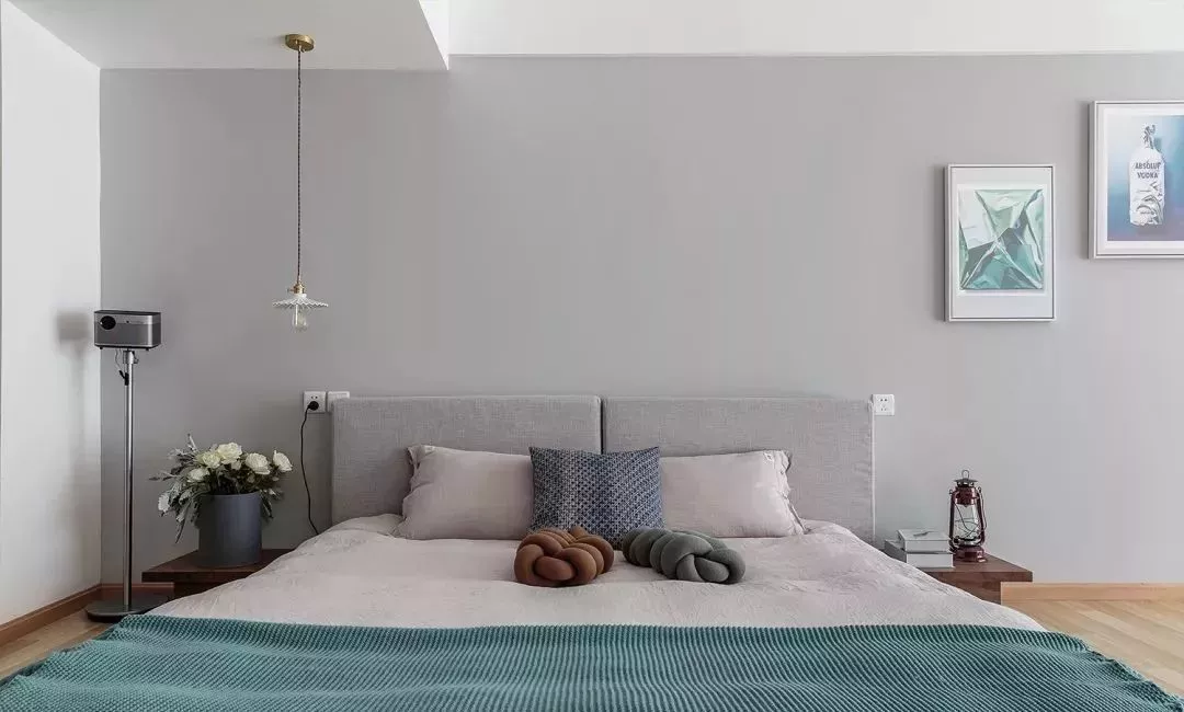 32平的轻奢风小户型复式楼，房子不大却优雅大方