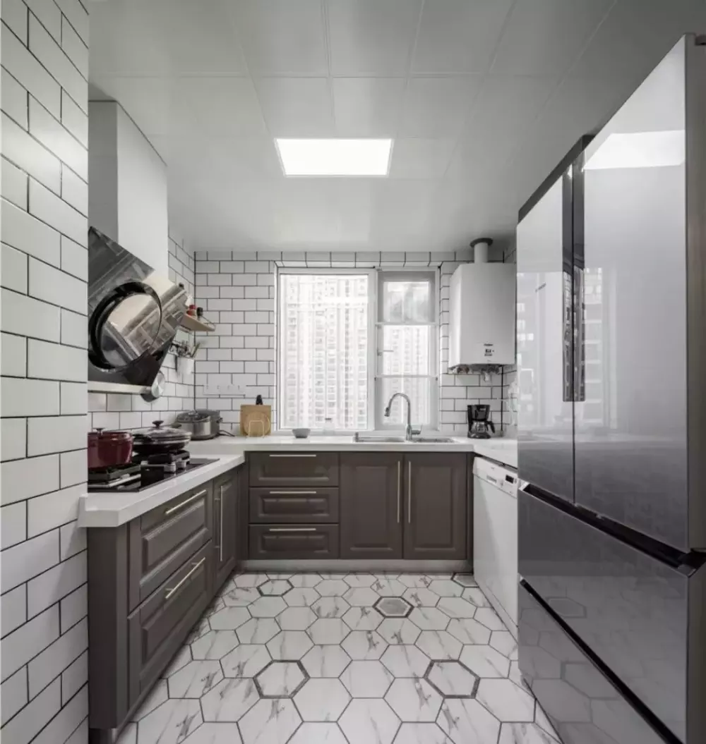 如何打造一个高颜值的厨房? 瓷砖和橱柜颜色要选好