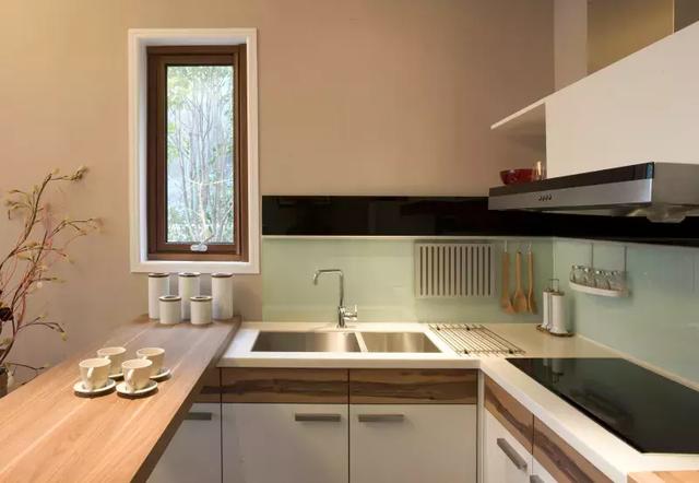 注意厨房台面不能选这种，用不到3年就裂了，后悔死了