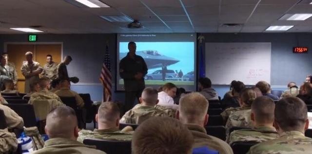 2000公里外美军告急，伊朗最大底牌被曝光，白宫最后一刻叫停空袭