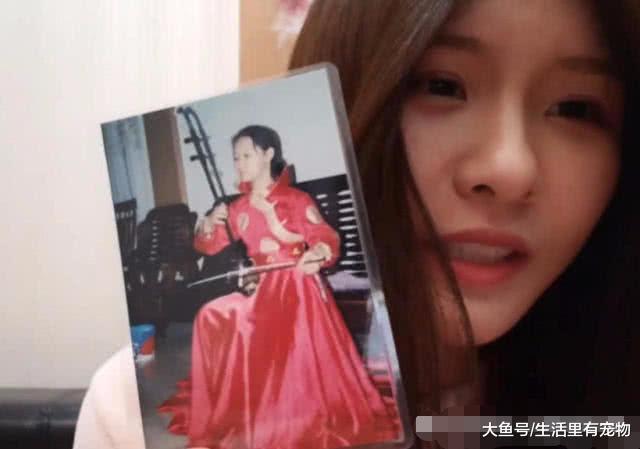 斗鱼当红女主播晒小时候的照片，感觉变了一张脸！