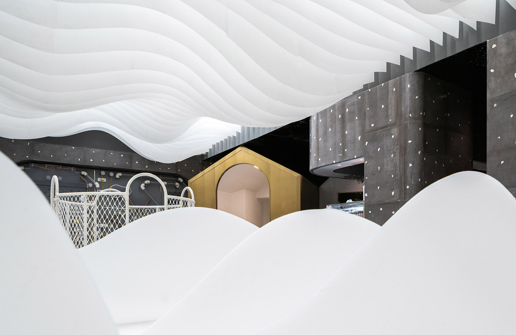 中国第一家学习型的亲子餐厅，让孩子在享受美食的同时也能学习和玩耍！