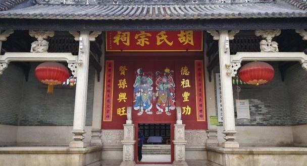 周姓家族出一上联：“周公，周瑜，周润发”，王姓家族霸气回复