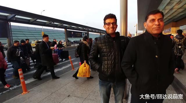 印度教授来中国开会，下飞机后被震撼：怕是来到一个假的中国
