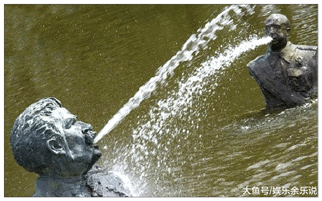 文艺喷泉VS逗比喷泉，画风变化有点快，网友：魔鬼还是秀儿？