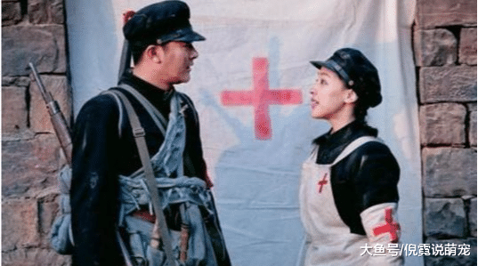 将军重伤住院，看一女护士眼熟，一问才知是自己结婚了一年的老婆