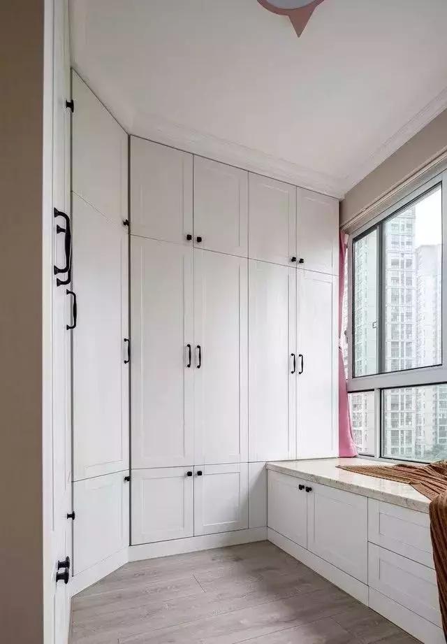 其实家里这些小空间也能打造一个时尚衣帽间，后悔知道太晚了