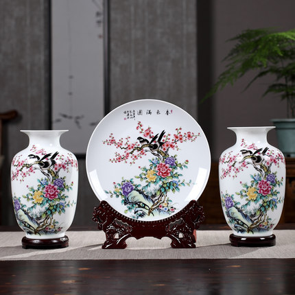 文人一定要在家里摆上几个陶瓷花瓶，复古款的，显得更有书香气息