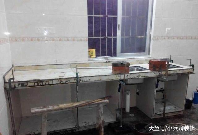 花1000块给老丈人做了个瓷砖橱柜，丈母娘看到效果乐坏了