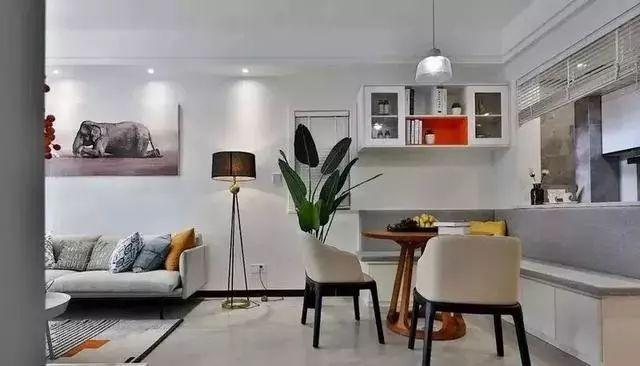 簡約兩居室裝修，橙色的點綴讓灰白空間瞬間青春活力！