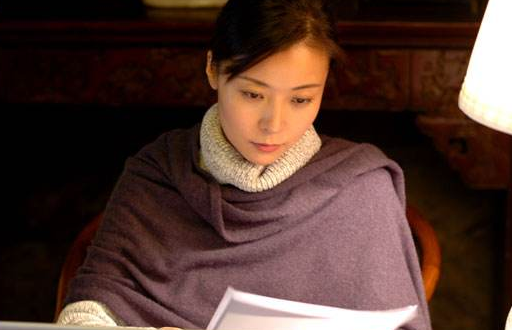 做了8年主持人，情史太乱无人敢娶，今因一部剧红得一塌糊涂