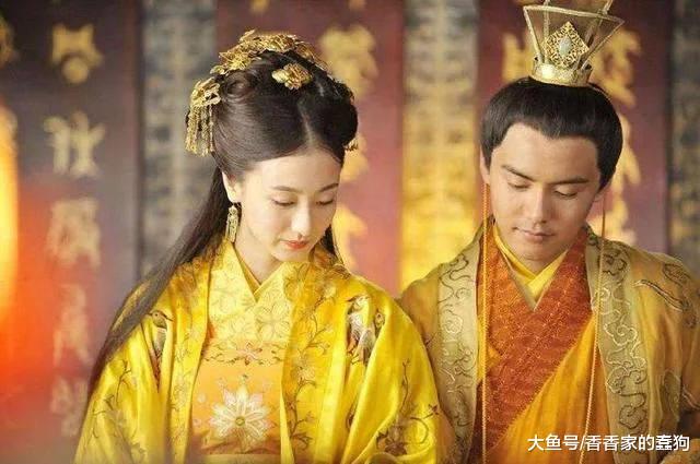 宰相夫人入宫参见皇后，皇后说：赐座，几天后宰相被皇帝抄家