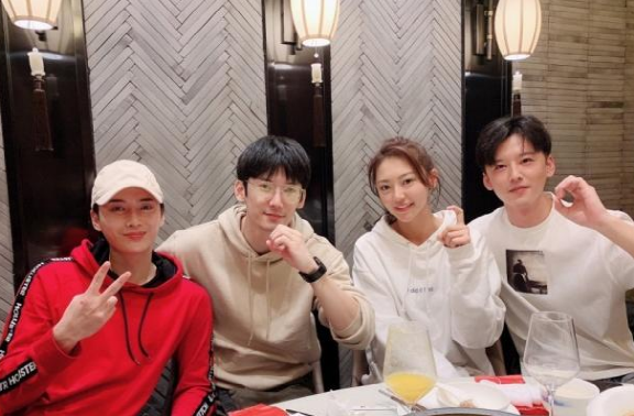 带你看看黄梦莹住的豪宅，室内装修简约又时尚，设计师一看都夸赞