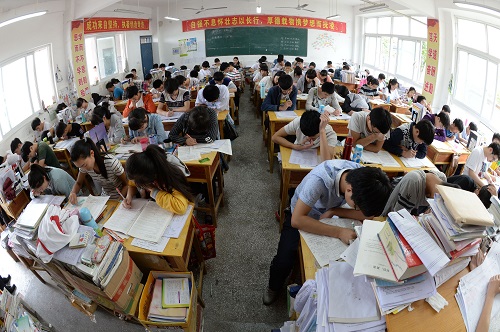 高一下课后，有人想喜欢在走廊站着的3点原因，看看有没有你