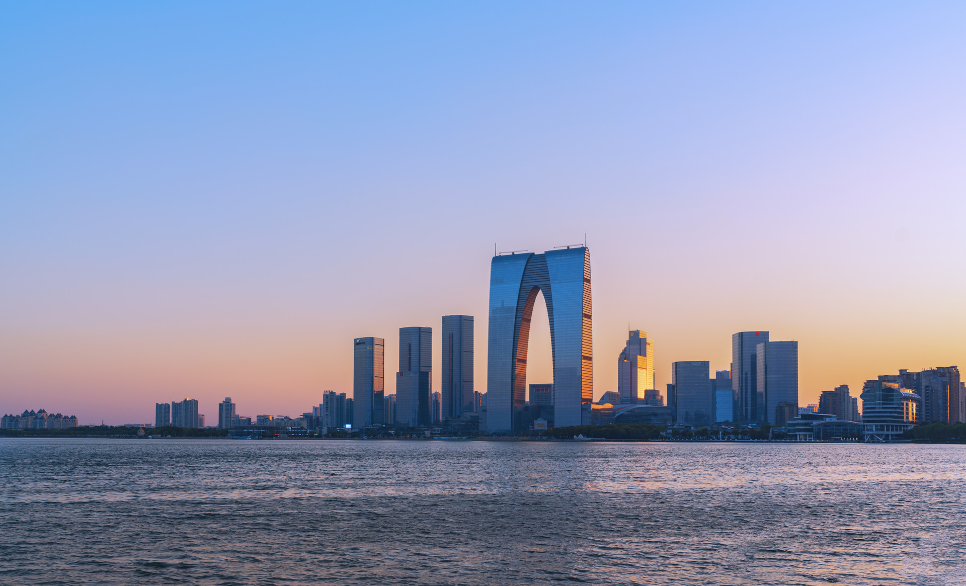 西安调整公积金政策 苏州再出地王 吸金135.7亿元