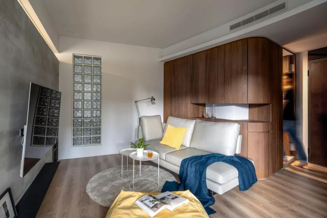 50㎡一厅一室，年轻人喜欢的水泥质，简单舒适