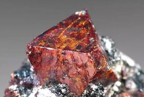 你知道世界上最纯的金属、最多的金属、熔点最高的金属都是什么吗