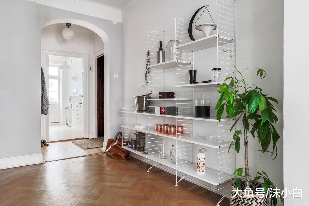 小蜗居63平，门上装“铁花窗”，舍次卧室装独立衣帽间！晒晒