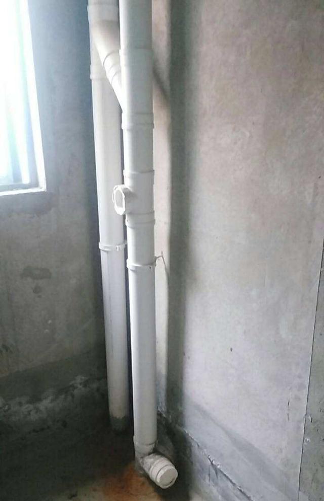 卫生间两根立管太占地，合并为一根，够自私！不怕物业找上门？