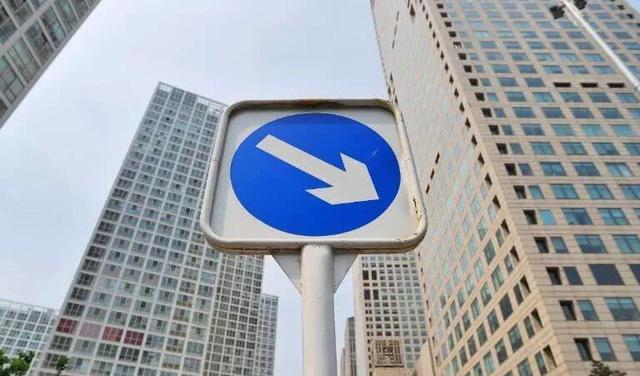 楼市疯狂降价，跌破底线，老百姓并不买账，不慌，还会继续跌！