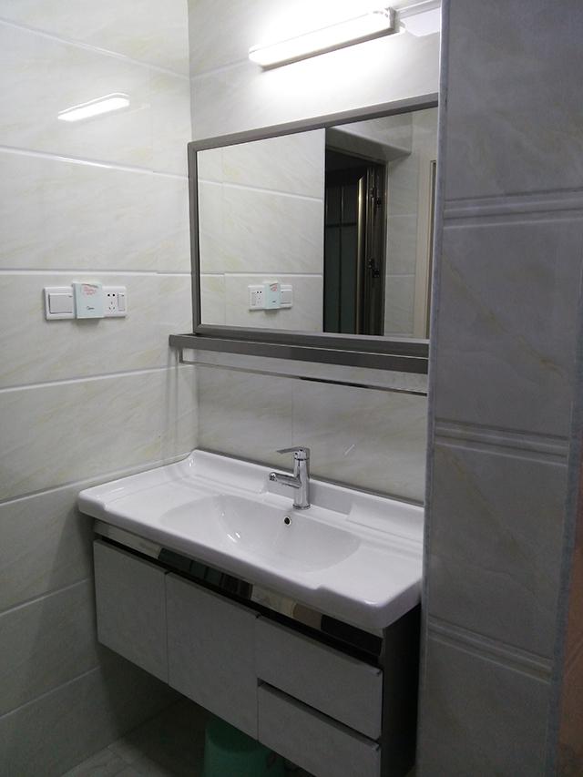 婆婆花18万装修婚房，客厅全部铺了瓷砖，看的我一脸懵了