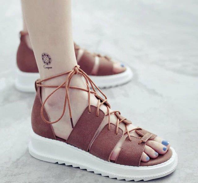 心理测试：4双过气凉鞋，哪双最土？测你在男人眼中是什么样子