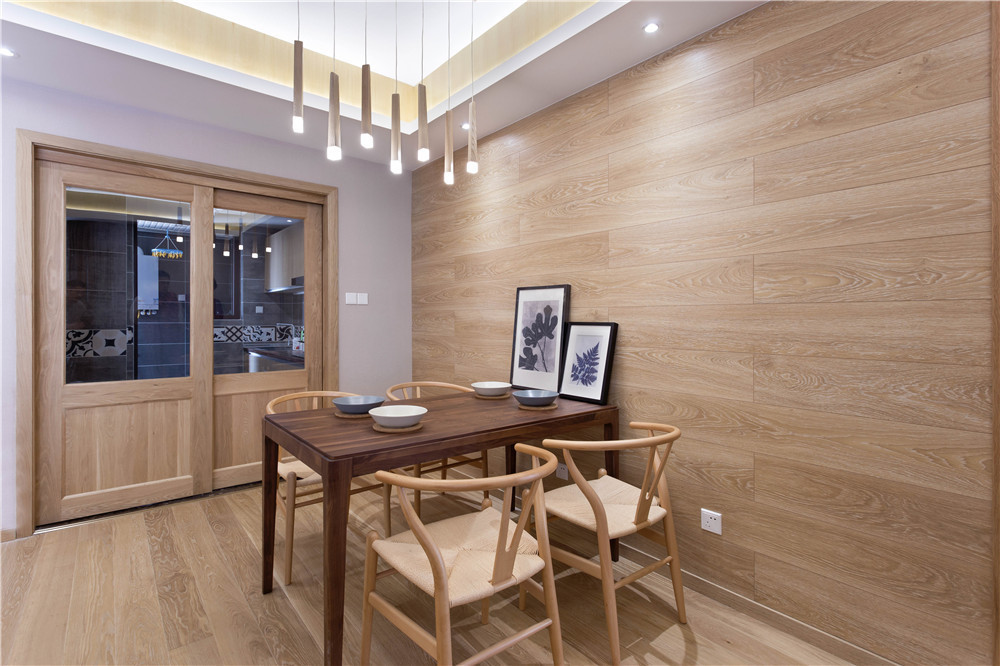 成都130平装修，整体的颜色比较大气，看着很舒服