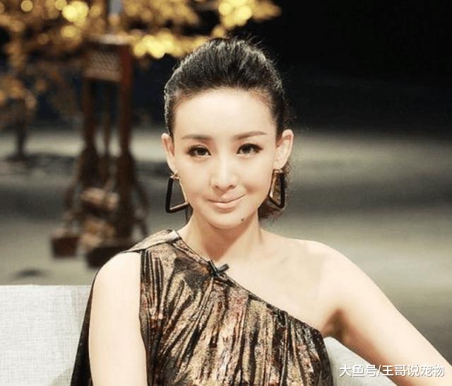 当红时为爱放弃事业，离婚后疯狂接戏，今49岁逆生长