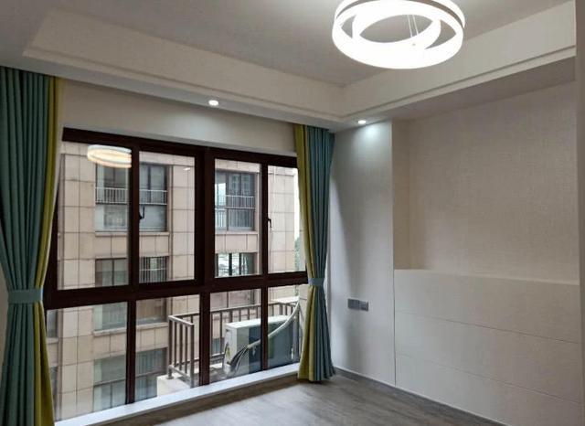 亲戚装修的新房硬装完工，装修花了16W，晾着通风中